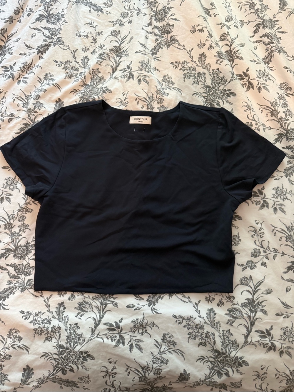 Aritzia Contour Women's Crewneck Short Sleeve Crop Top